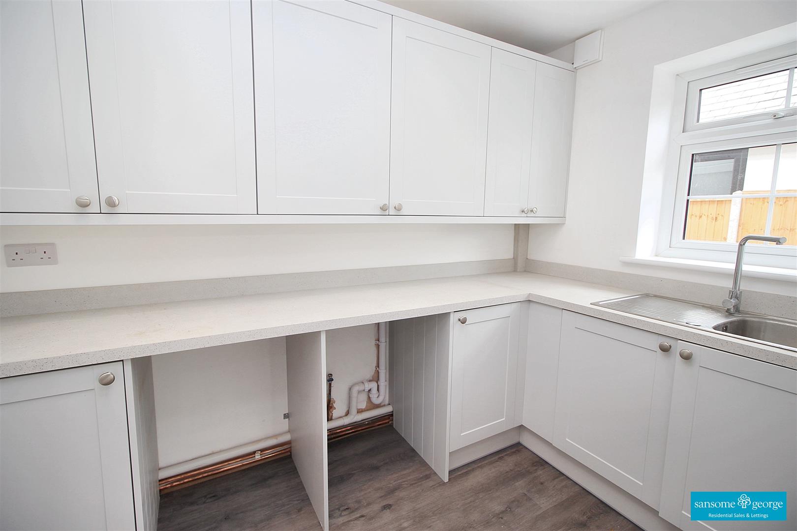 4 bed property in Long Lane, Reading